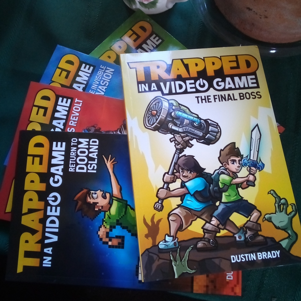 5 Book Set "Trapped in a Video Game" Book Series....Like New   Young Readers